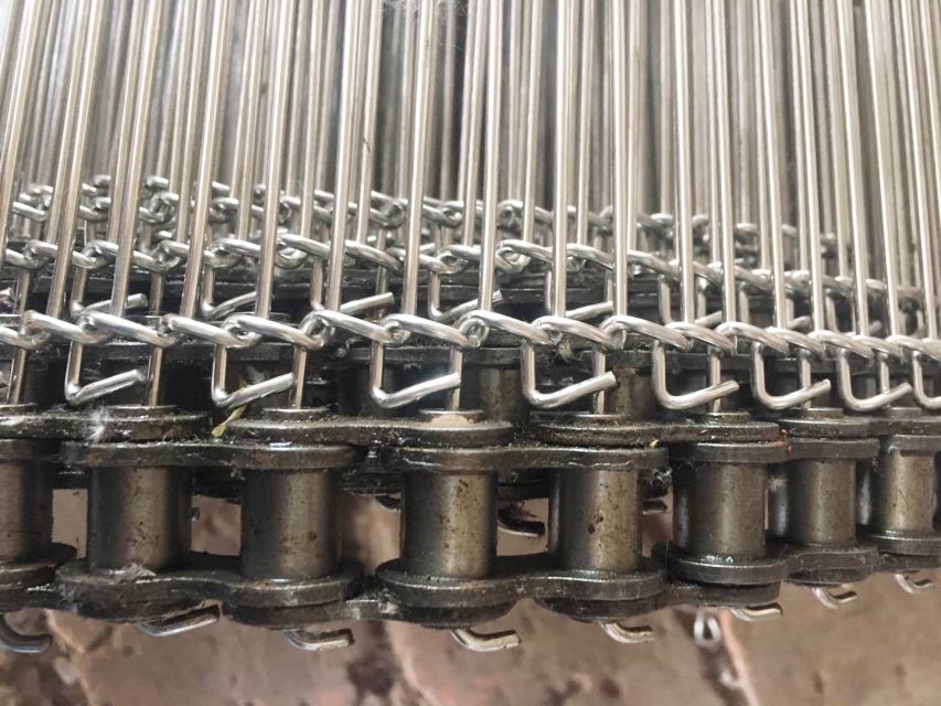 SS304 SS316 Flat Mesh Type Conveyor Belt Wire For Chocolate Biscuit Conveying
