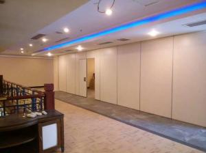 China Aluminium Track Wheel Portable Wood Sliding Wall Panels For Exhibition Room factory