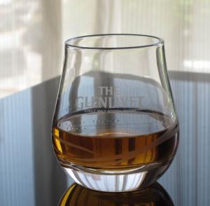 China Old Fashioned Round Handmade Whiskey Glass With Heavey Base factory