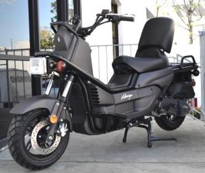China 1.4 Gallon Gas Moped 4 Stroke 150cc Adult Motor Scooter factory