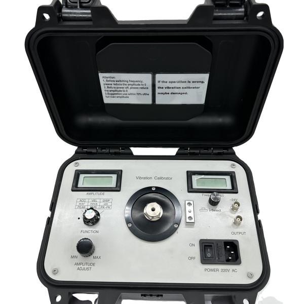 Digital Vibration Calibrator Calibrate Vibration Meter , Vibration Analyzer /