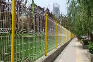 China 50x200mm 3D Wire Mesh Fence PVC Coated Wire Mesh Fencing Yellow factory