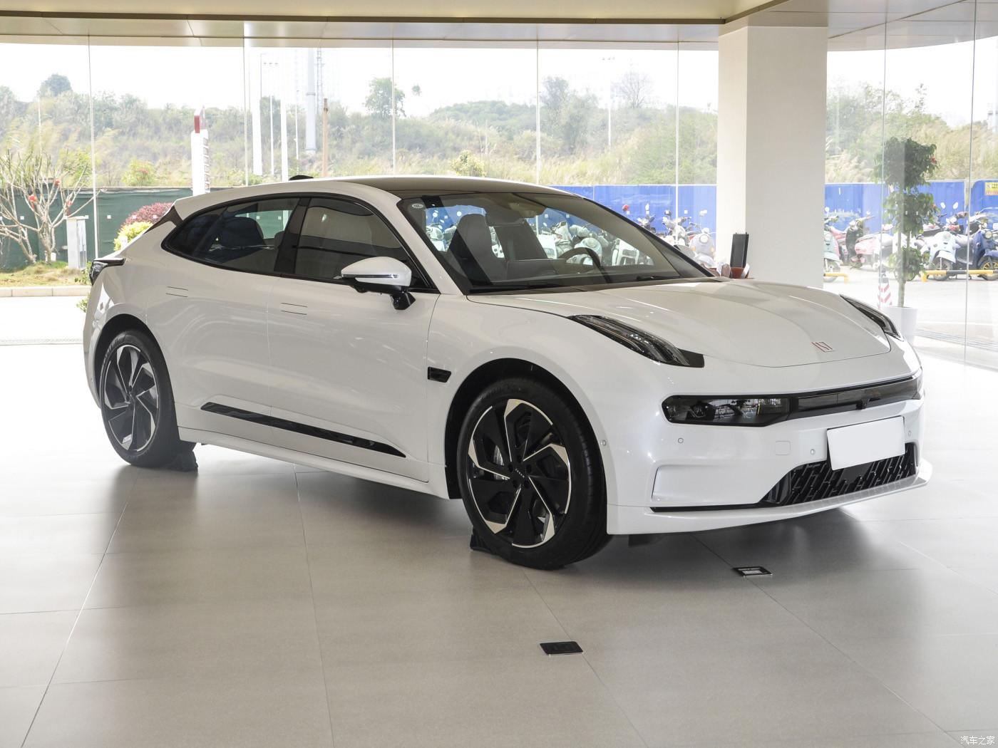Front Wheel Plug In Hybrid Electric Vehicles OEM Modern Exterior Design Automatic
