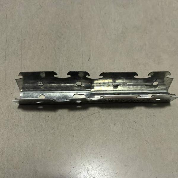 C/U Shape Anti Corrosion Metal Stud Framing Track Bolted Or Welded Installation Method