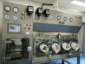 China Rapid Bio Decontamination Cycle Electric Positive Pressure Isolator factory