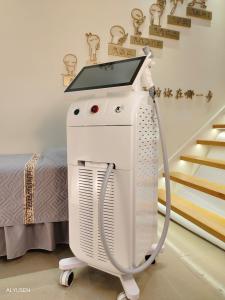 China Multi Wavelength Diode Laser Hair Removal Machine With Color Touch Screen factory