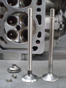 China Truck Engine Intake Valve TD27 TD27T TD27T-A11 Auto Engine Parts factory