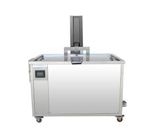 China 28Khz / 40 Khz Ultrasonic Automotive Parts Cleanere Oil Filtration And Pneumatic Lift factory
