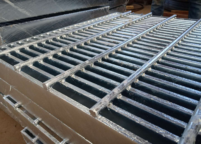 Hot Dipped Galvanized Steel Grating / Heavy Duty Metal Grid Bearing Significant