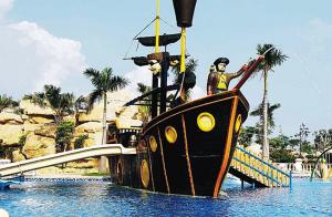 China Customized Fiberglass Pirate Ship / Corsair Aqua Play Water Park Equipment factory