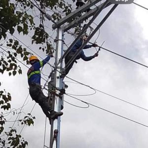 China Overhead Line Electric Steel Pole 30FT Galvanized Steel Power Pole 127mm factory