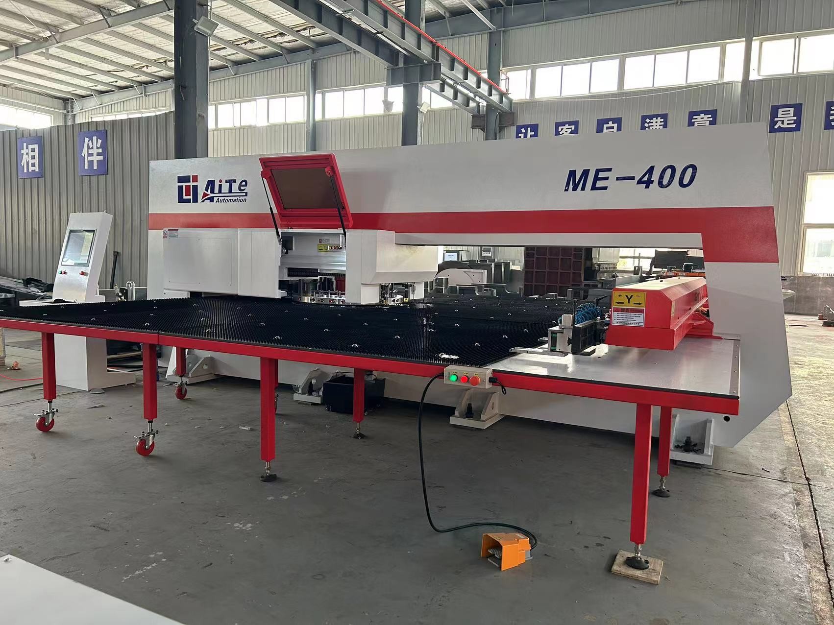 3000mm*1500mm Sheet CNC Turret Punching Machine Press Servo Motor