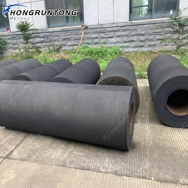 750×1800mm Cylindrical Marine Fenders Smooth Surface Long Term Use Shock Resistant