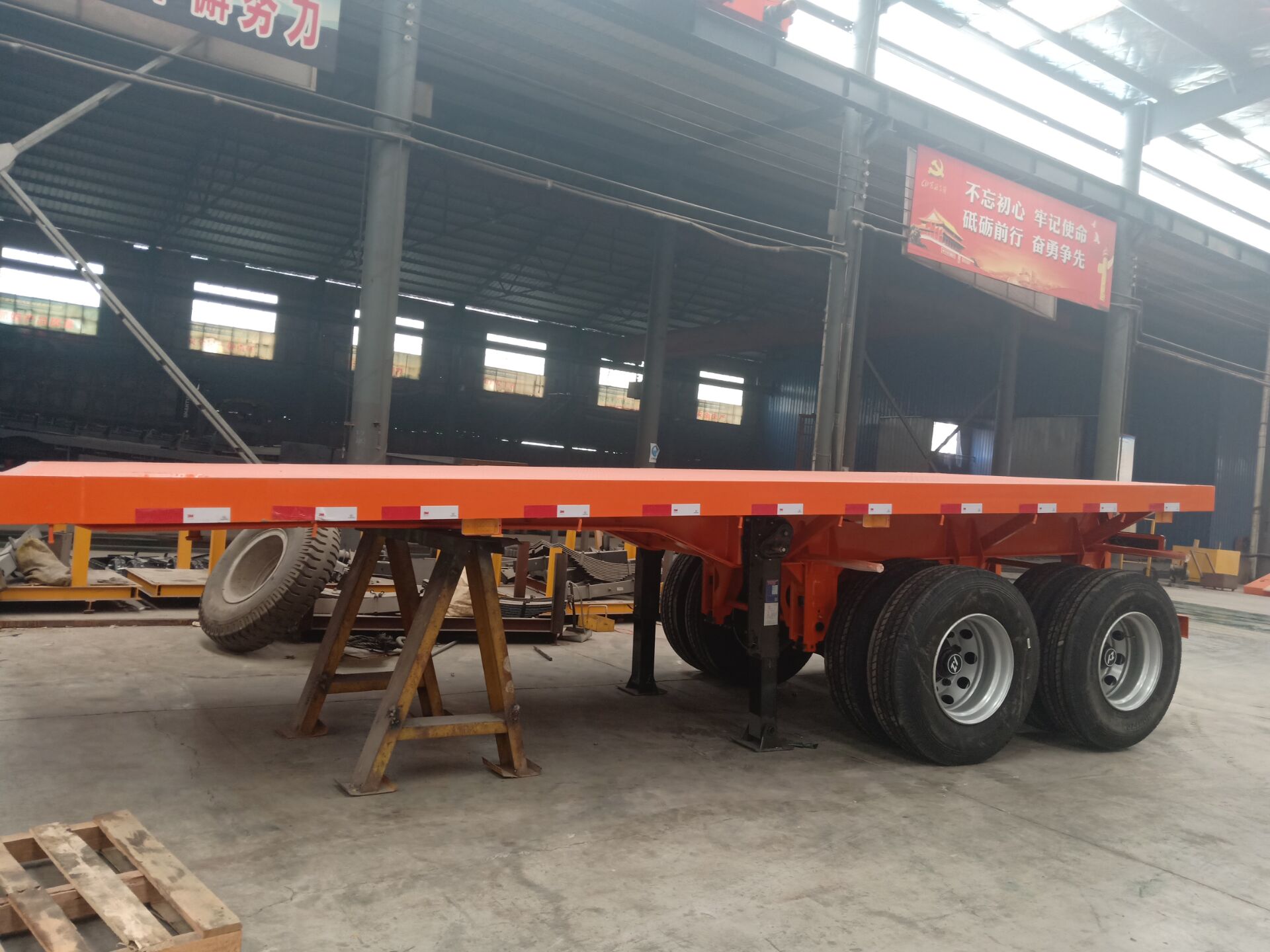 Common Mechanical Suspension 2 Axles Platform Trailer Flat Bed Semi Trailer WEORES6641A