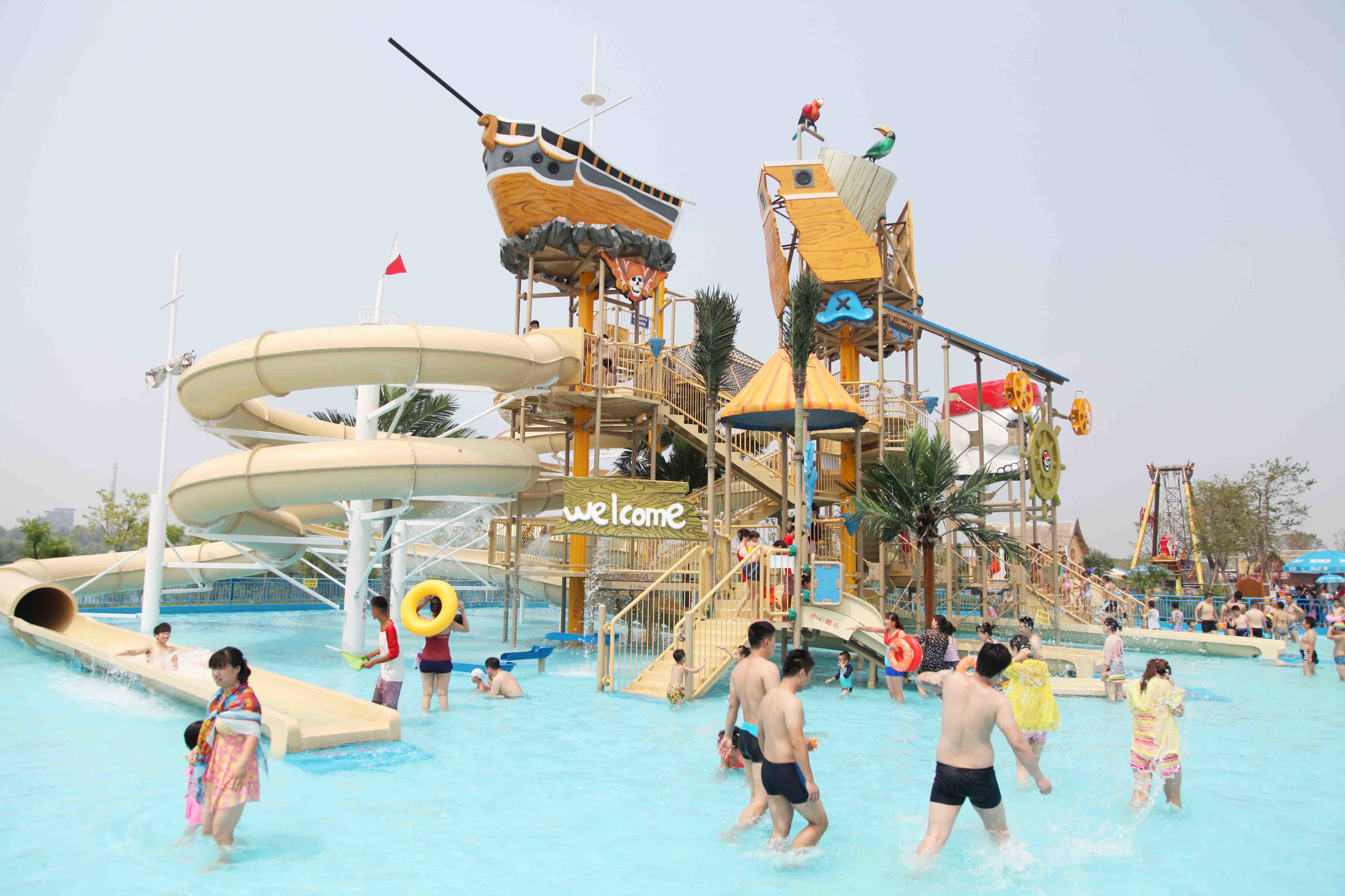 Colorful Outdoor Water Parks with Fiberglass Water Slides 29 x 27m Space