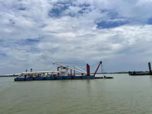 China Customizable Dredging Vessel Red Color For Waterway Maintenance And Construction Hydraulic System factory