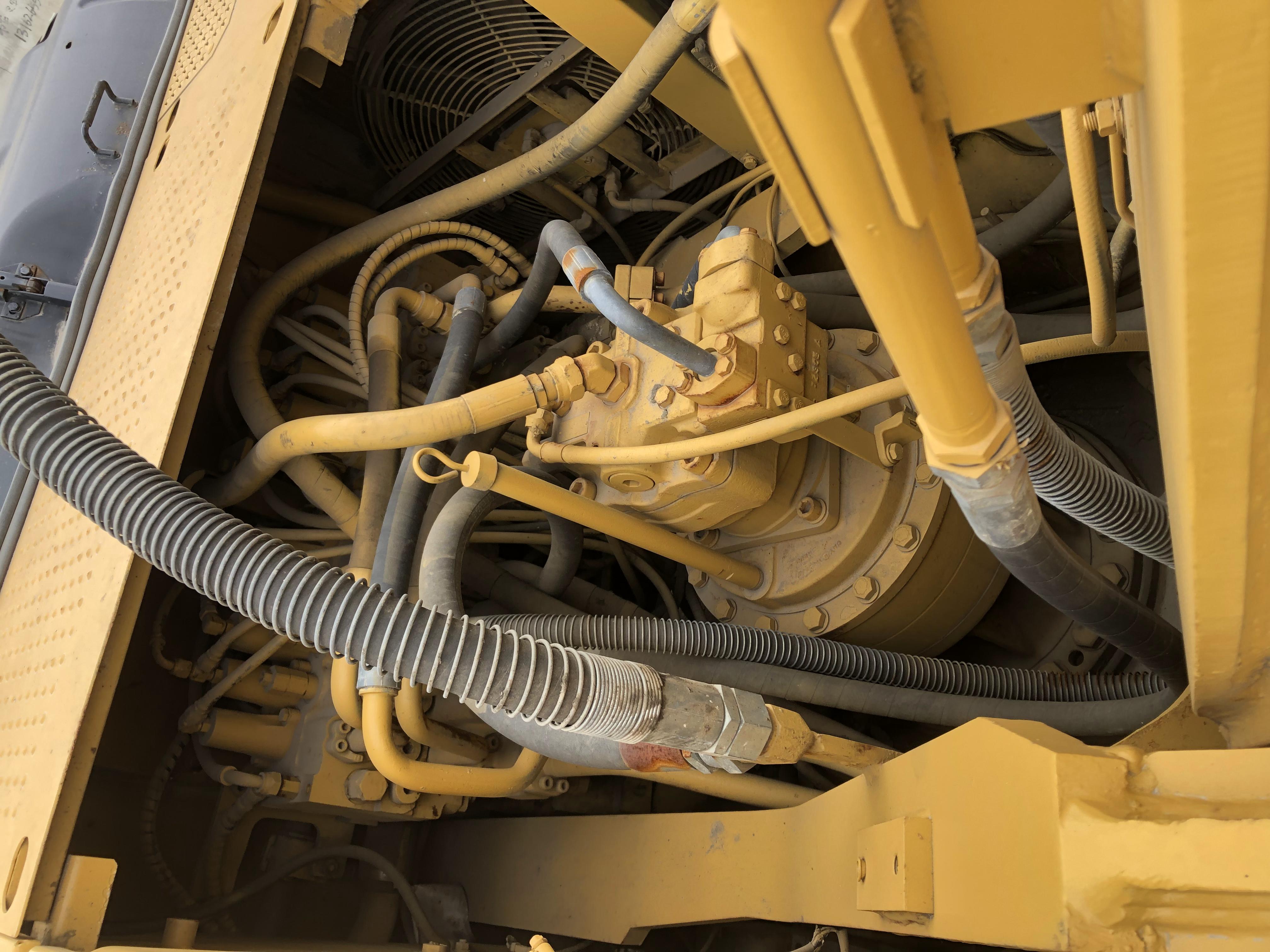 1.6 m3 Bucket Capacity Caterpillar 330D Excavator from The United States with Low Hours