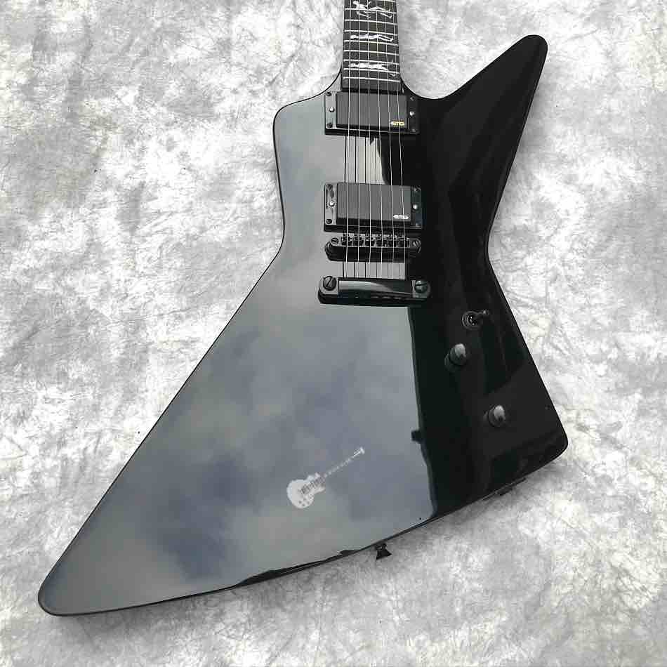 2020 New Style Custom Electric Guitar in Black with Guitar Logo Color and Shape Can be Customized