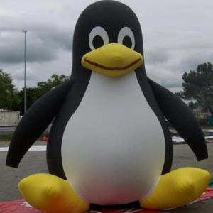 China Hot sell giant inflatable pengiun animals model factory