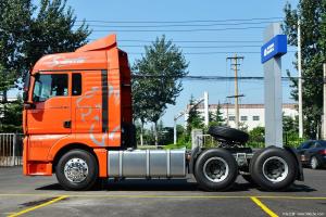 China SINOTRUK SITRAK G7 440 Horsepower 6X4type CNG Tractor Head Truck 1000W factory