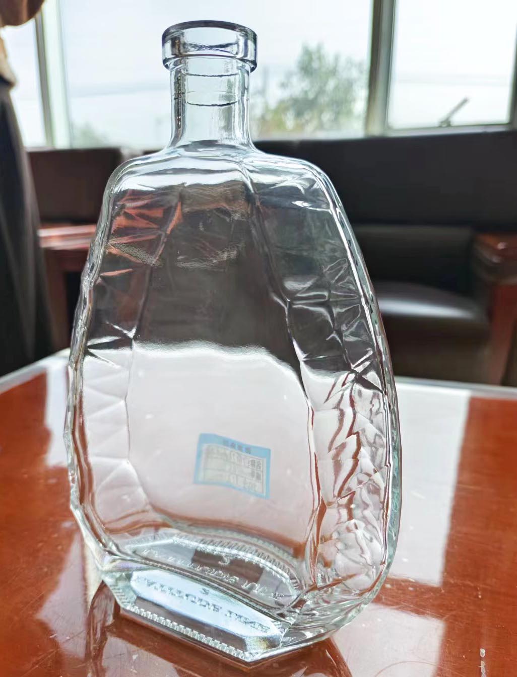 Super Flint Material Thick Bottom 750ml Glass Base Brandy Whiskey Bottle with Collar