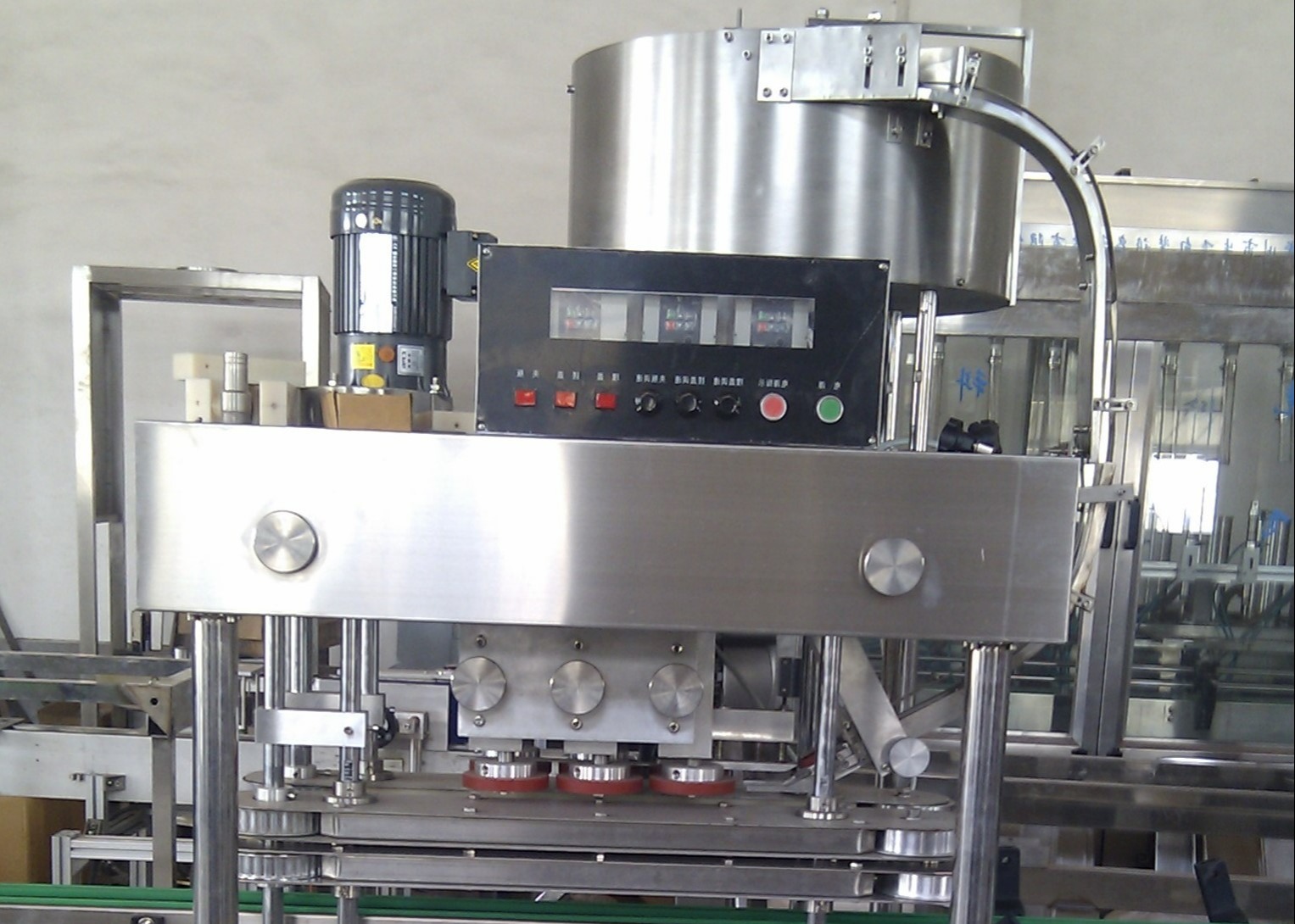 China 1.8KW Plastic Cap Machine 2100mm Bottle Screw Capping Machine factory