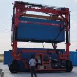2 Stacks Container Straddle Carrier Truck 35 Ton With 20' 40' Automatic Spreader