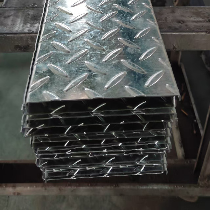 Professional Wall Mounted Cable Tray 3m With 0.8-3.0 Mm Steel Thickness