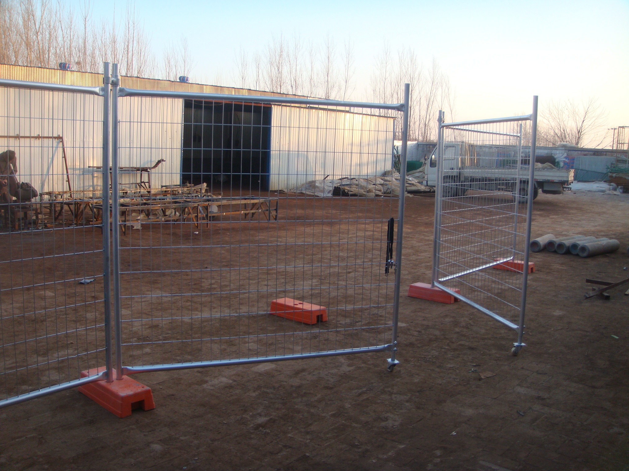 Construction Security Fence Panels tubing 40mm wall thick 1.40mm mesh 75mm*75mm*3.00mm Primer Standard NZS3750.15
