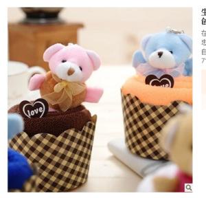China New creative promotion gift product wedding gift cake bear towel factory