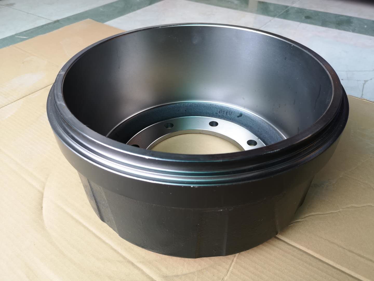 FVR FTR CVR Brake Drum 1423151944 Air Over Hydraulic Brake System Rear Axle 8 Holes Brake Drum Isuzu Chassis Parts
