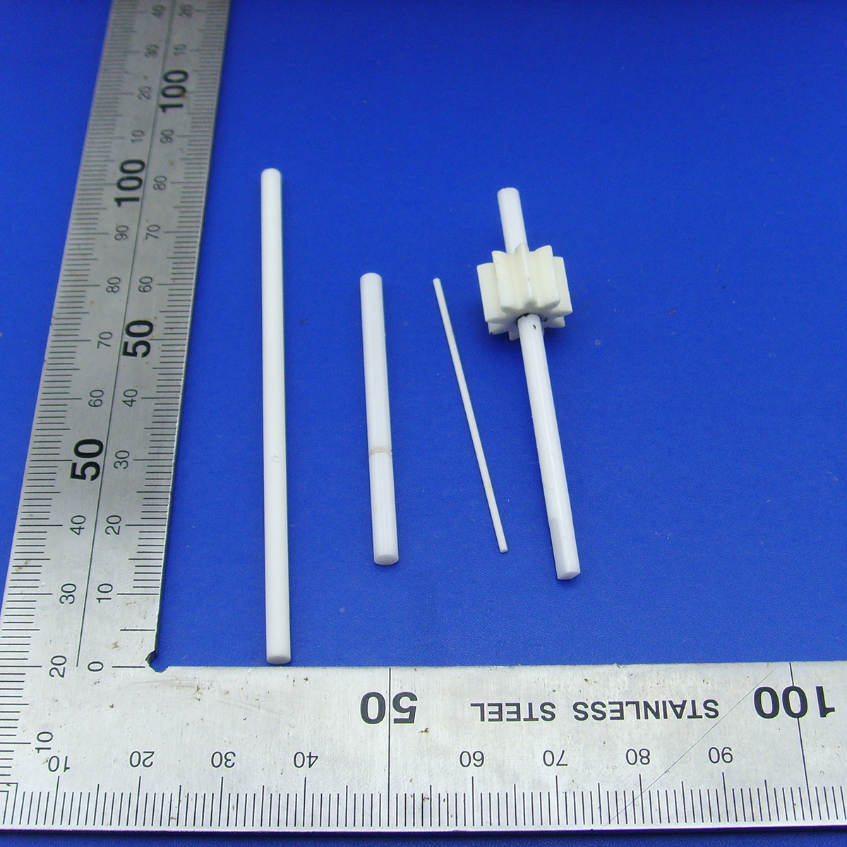 Wear Resistance Polished ±0.05mm Zirconia Ceramic Shaft