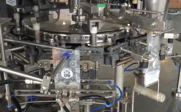China Rotary Automatic Wrapping Bagging Machine For Filling Candy Pack factory
