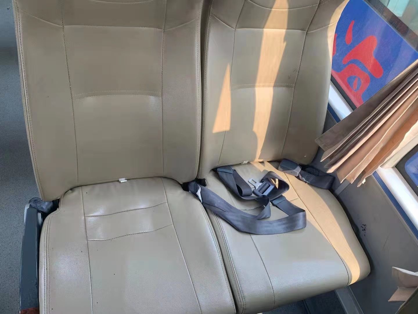 41 Seats Used Yutong ZK6107 Bus Used Coach Bus 2013 Year 100km/H Steering LHD NO Accident