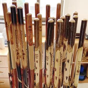 China 90x3cm Wood Walking Cane Chinese Totem Carving factory