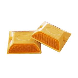 China Red Yellow Green Blue White Solar Flashing Plastic Square Road Stud for Road Traffic factory