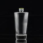 750ml Heavy-based Clear Glass Alcohol Bottle with Golden Metal Cap in Bulk