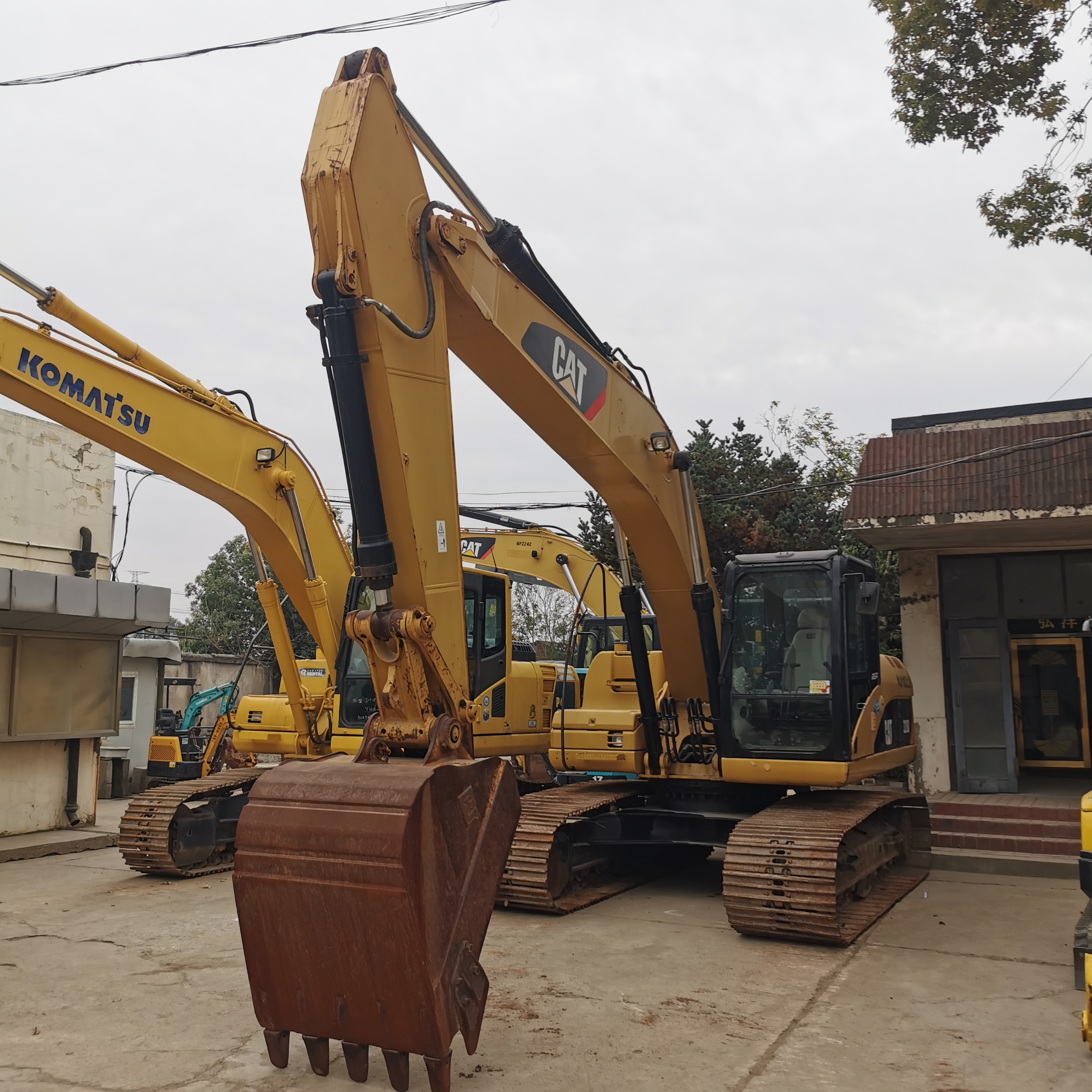 20000 KG Machine Weight CAT 320D Second-Hand Excavator with Original Hydraulic Valve