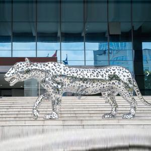 China Outdoor Plaza Or Villa Decoration Stainless Steel Leopard Sculpture factory