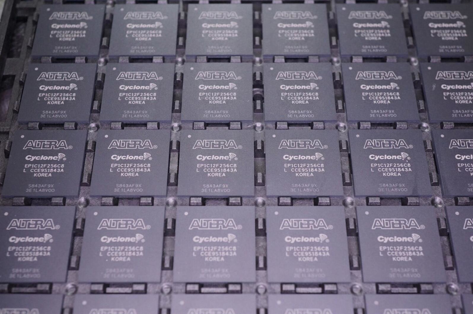 Al-tera Ep3c5f256c8n Electronic Components Integrated Circuits Surface Mounted