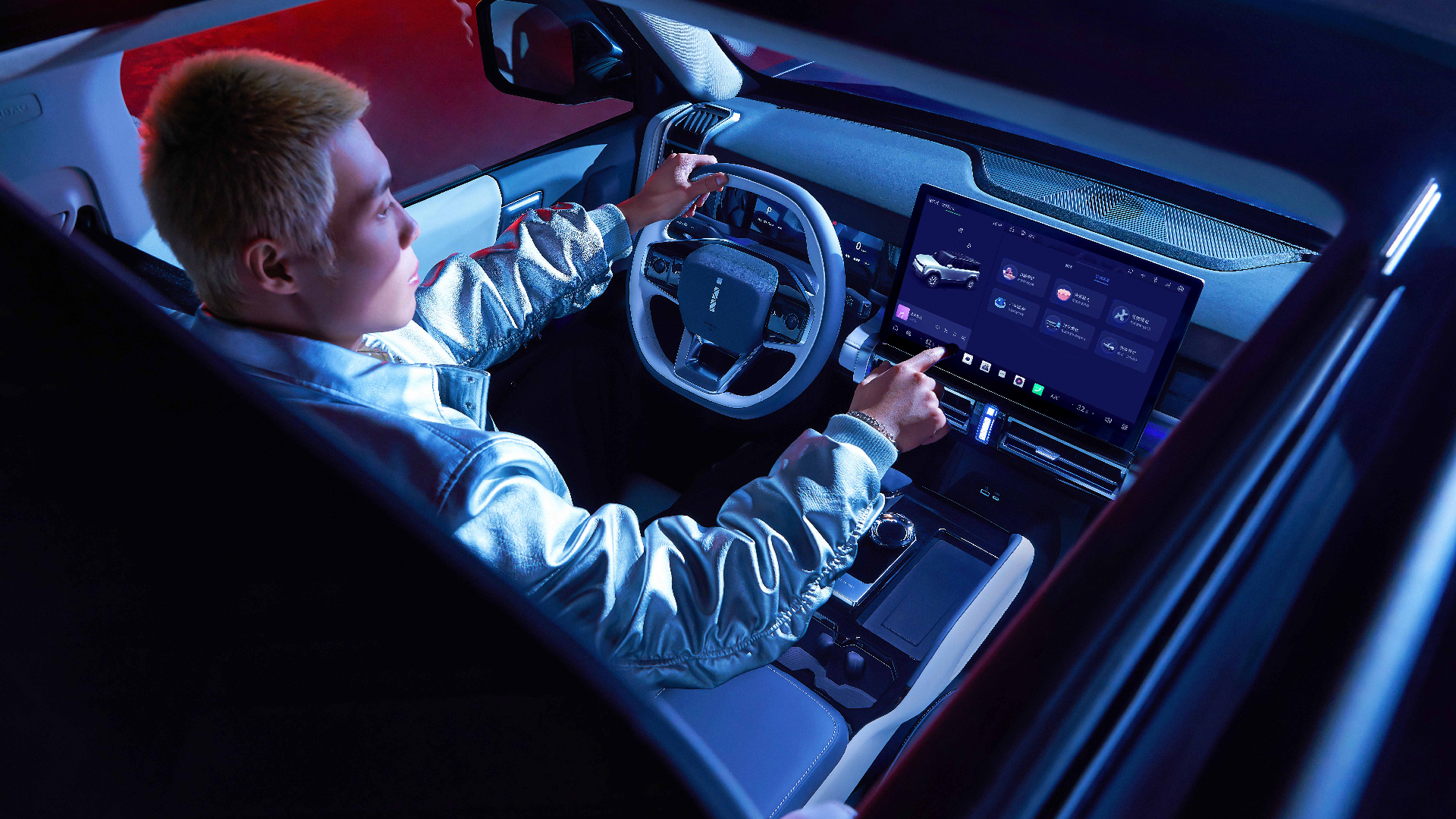 Chery iCar V23 The Latest Fashionable Energy Vehicle with a Body Size of 4406x1910x1715 mm