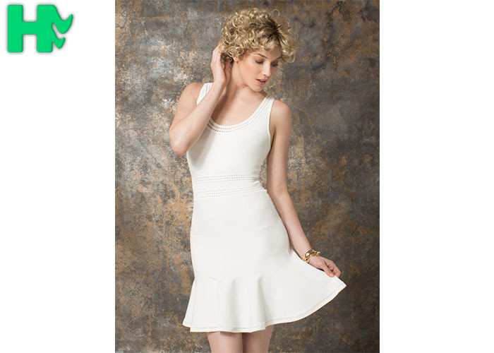 Ladies New Stylish Synthetic Dark Blonde Short No lace Full Hair Wig