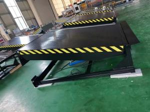 China 25000LBS Loading Dock Leveler Noiseless Steel Structure Loading Bay Dock Levellers factory