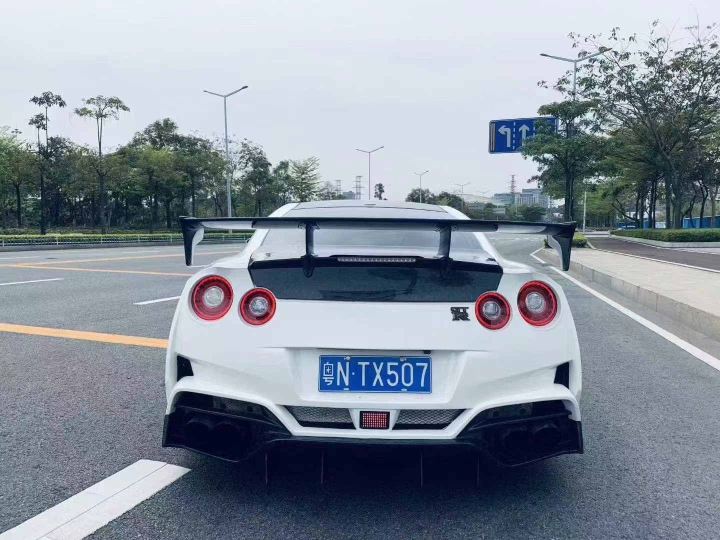For Nissan GTR Body Kit GTR R35 Upgrades the VARIS-style Carbon Fiber Front and Rear Bumper Spoiler Body Kit