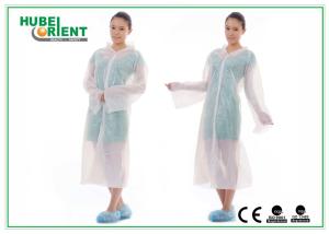 China Embossed 0.017mm Thick Polyethylene Disposable White Lab Coat factory