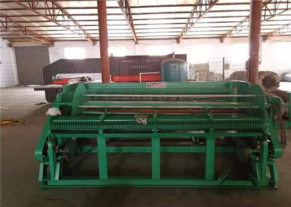 China 1.5Kw 380V 50hZ Crimped Wire Mesh Machine Hole Size 1mm-2.5mm Easy Operation factory