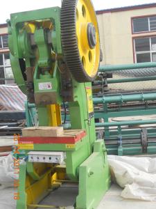 China 9 strips razor blade barbed wire machine factory