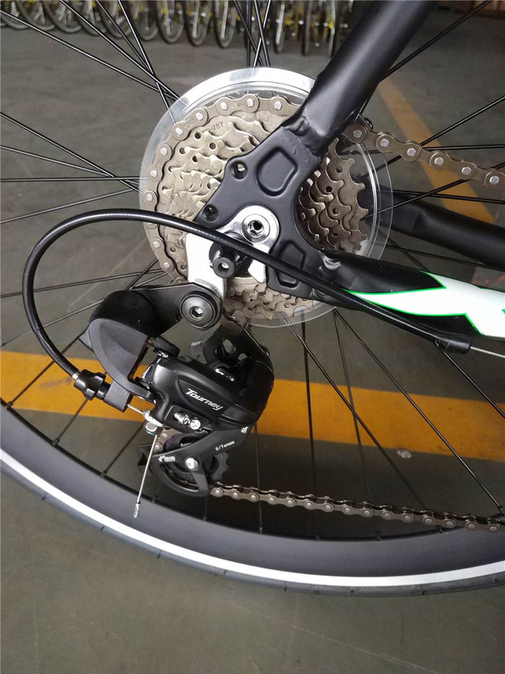 Shimano Derailleur 700C Aluminium Road Bike with Tsunami Frame and 160kg Load Capacity