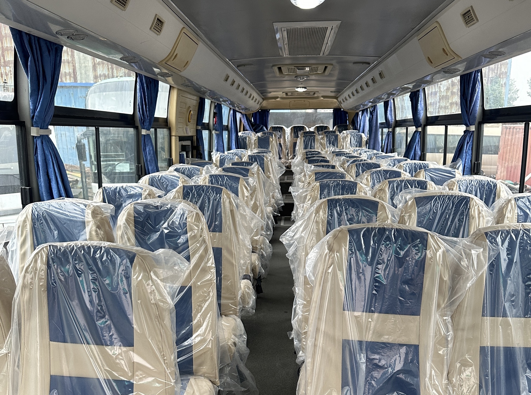 Used Buses of ZK6121 with 55-70 Seat Capacity in Euro 3 Emission Standard