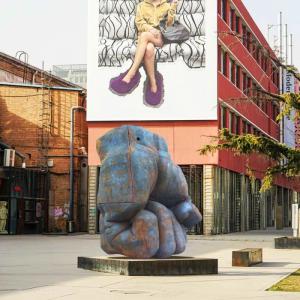 China 150cm Height Decoration Art Large Industrial-Style Fist Sculpture factory
